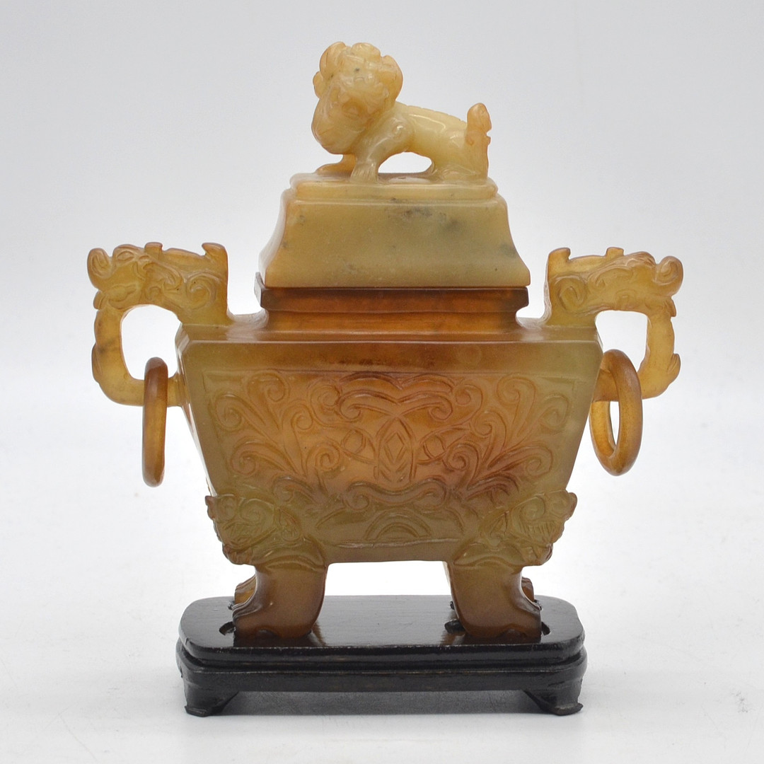 ANTIKER CHINESISCHER PULVERTOPF, JADE UND HOLZ, HANDGESCHNITTEN, DRACHENMOTIV, 19. JAHRHUNDERT.