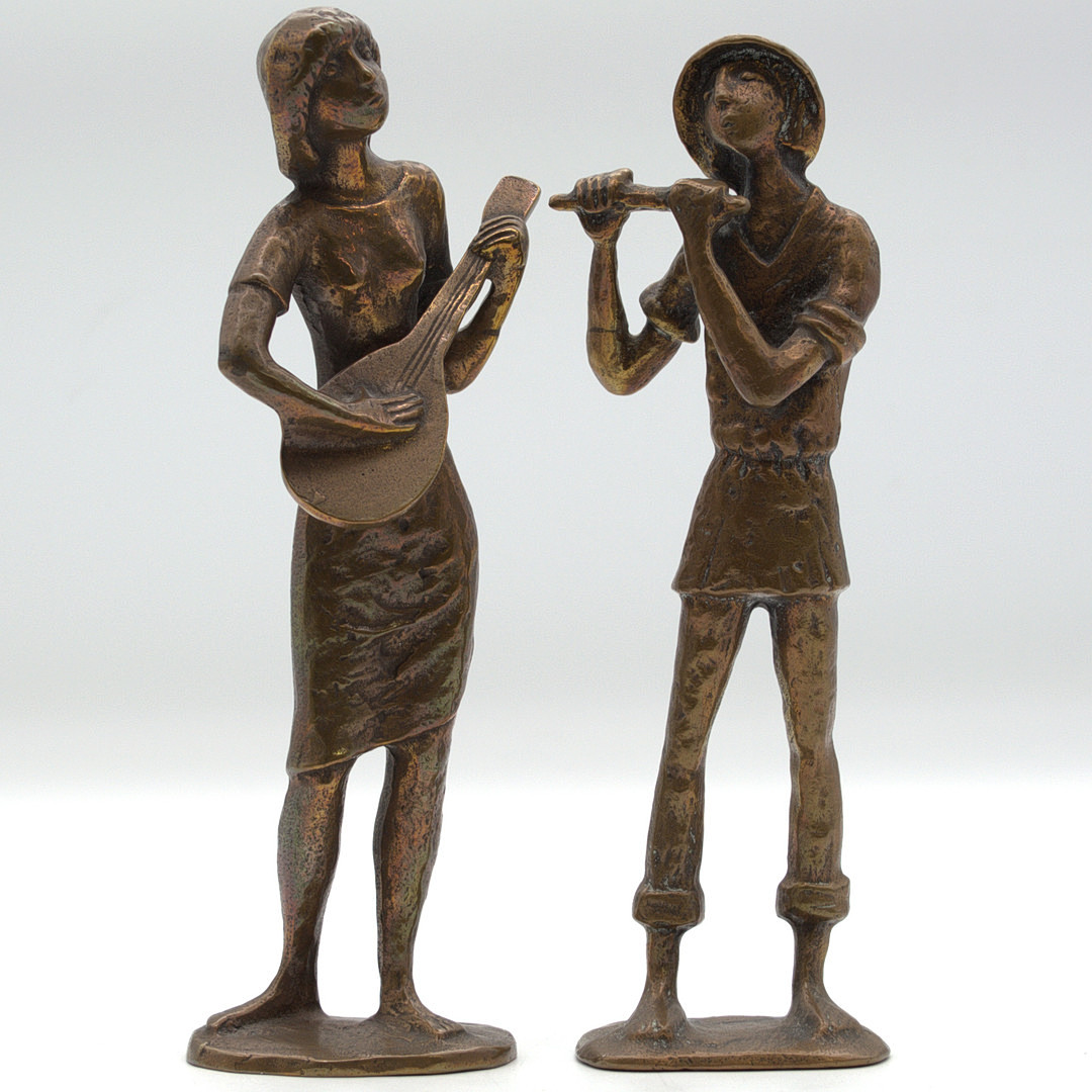 GERHARD KLUCKOW. PAAR BRONZE SKULPTUREN PAAR BEIM MUSIZIEREN. CA 21 CM. 20. JAHRHUNDERT.
