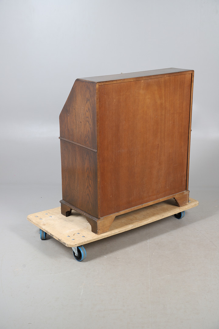 AN OAK FINISH BUREAU.