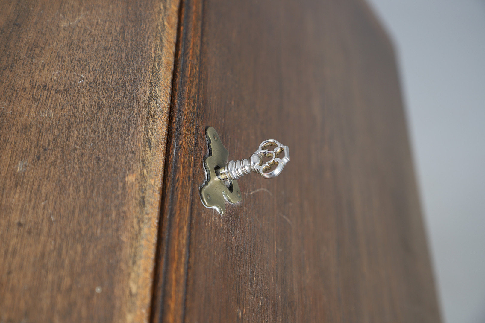 AN OAK FINISH BUREAU.