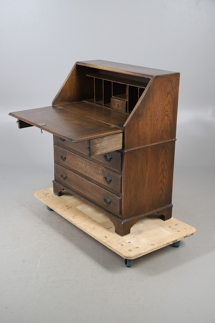 AN OAK FINISH BUREAU.
