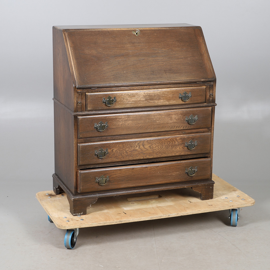 AN OAK FINISH BUREAU.