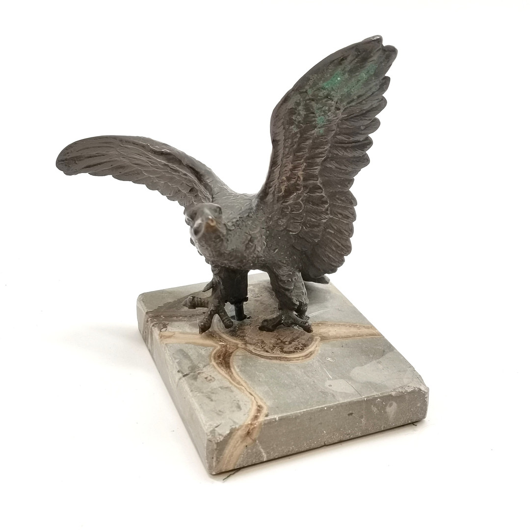 BRONZE SCULPTURE OF EAGLE ON MARBLE BASE.