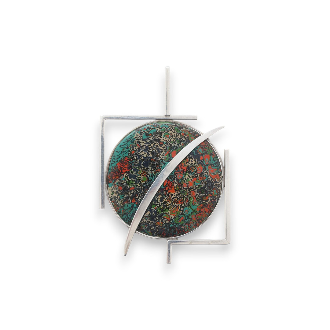 LUISA LARENA. Brooch - pendant in "Urushi" lacquer, circa 1985-1995.