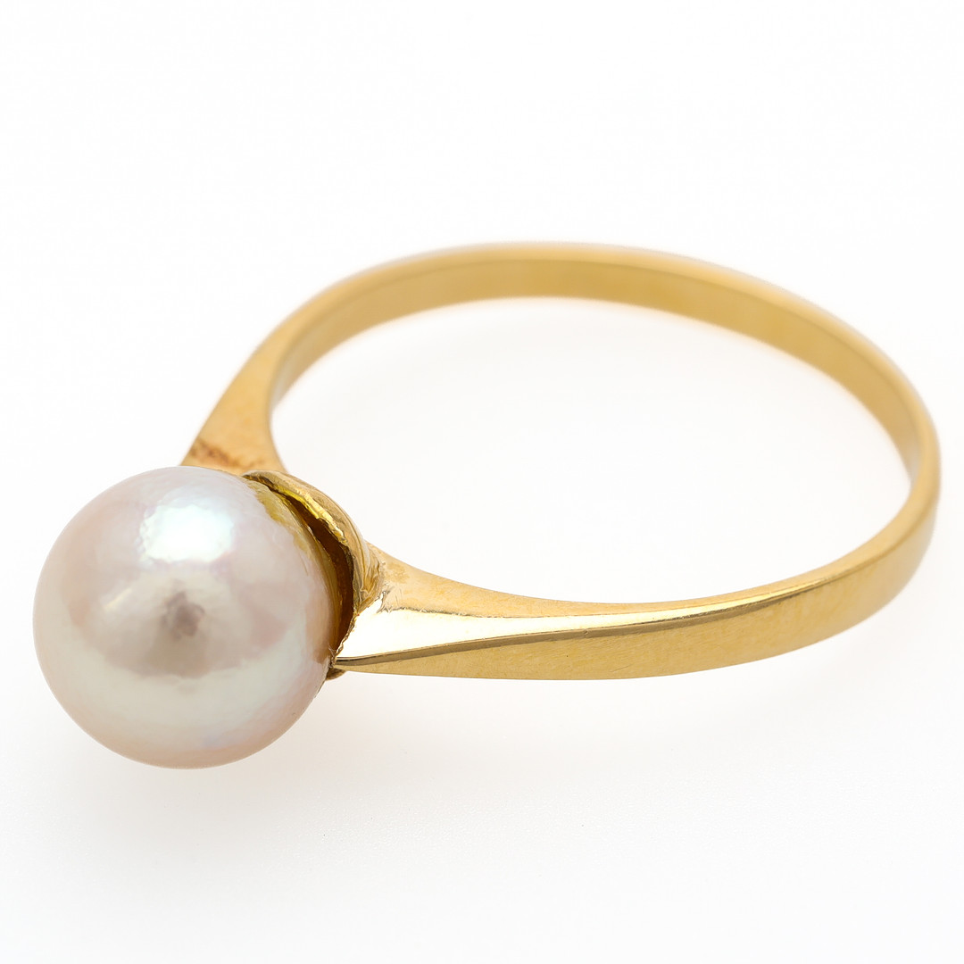 RING, 18 K guld, odlad pärla 8mm.