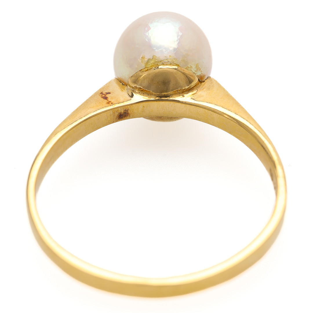 RING, 18 K guld, odlad pärla 8mm.