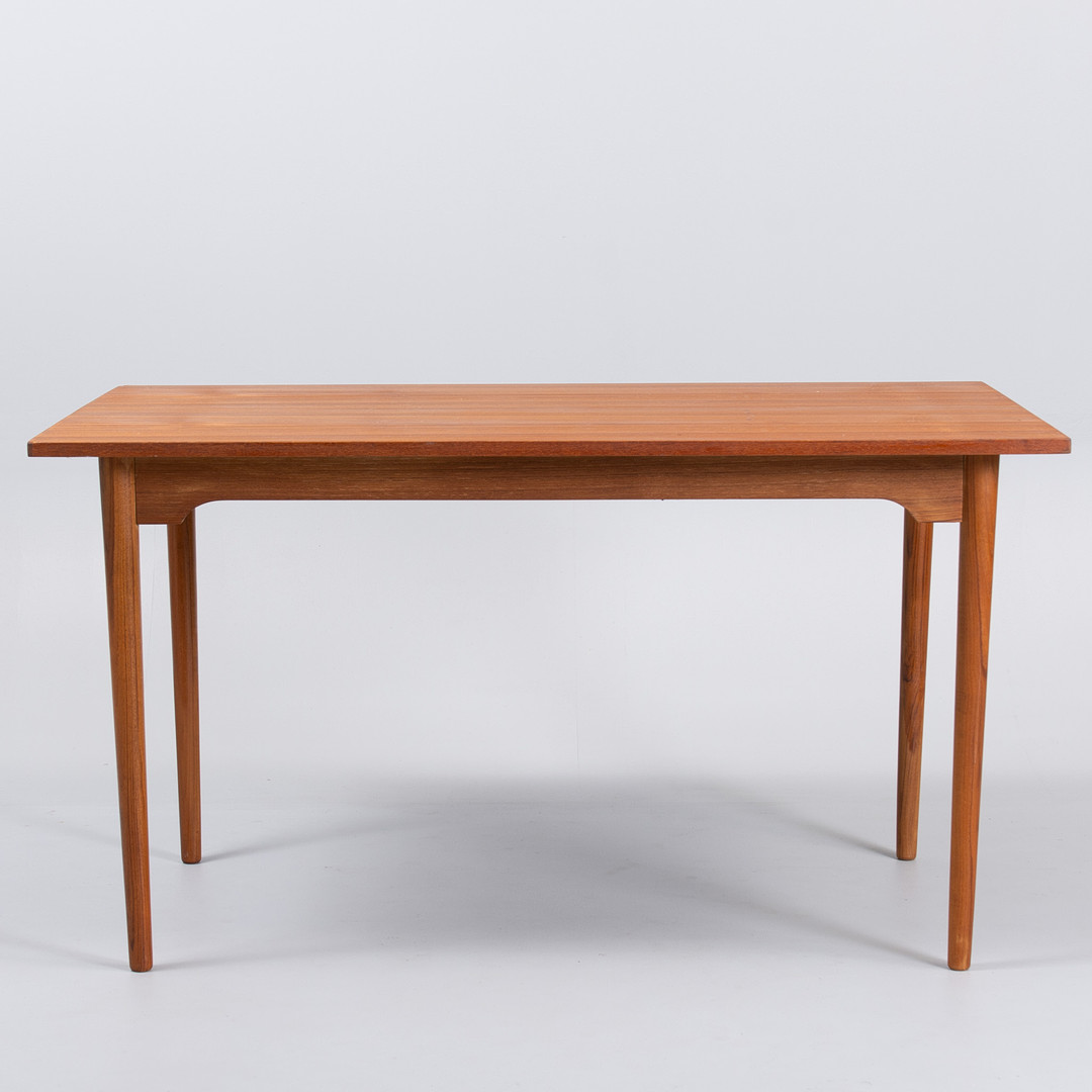 DANSK MØBELDESIGN. Spisebord i teak.