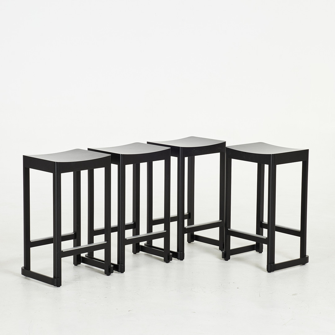 ARTEK. "Atelier Stool", 4 styck, svartlackerade höga pallar, ARTEK/TAF Studio, 2022.
