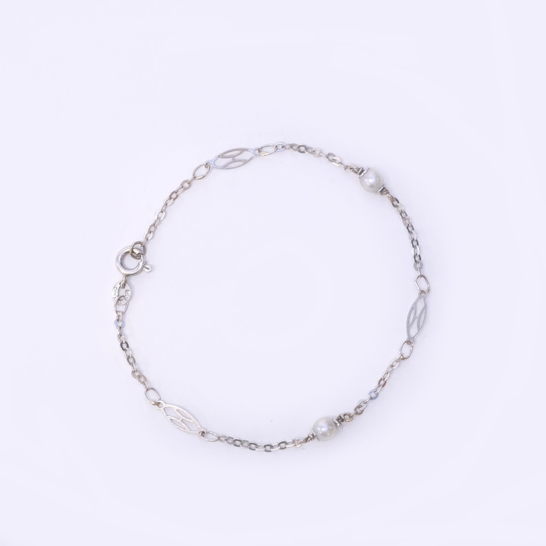 ARMBAND MED PÄRLOR, 18K VITGULD.