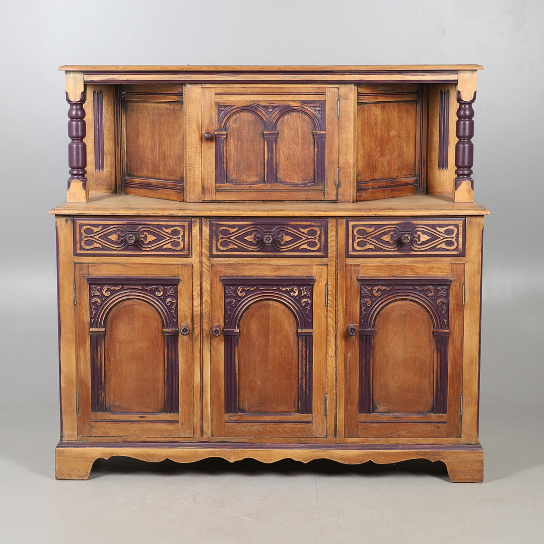 OAK COURT CUPBOARD.