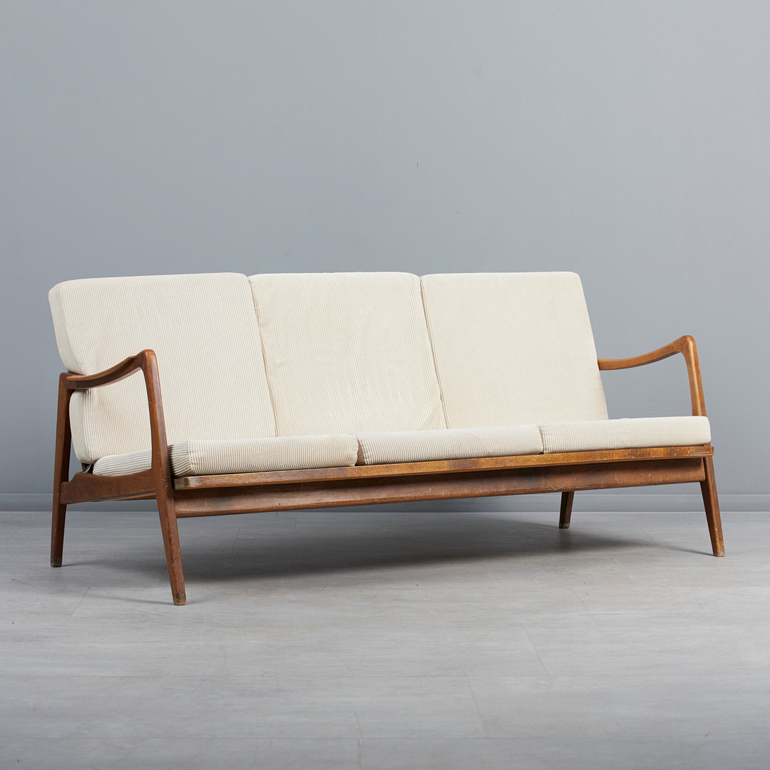 BERGMANN, Dreisitzer-Sofa / Couch, Nussbaum, Cordstoff, 1950er Jahre, BRD.