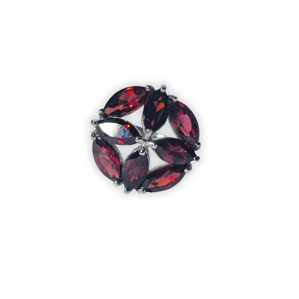 Anillo en plata y granates.