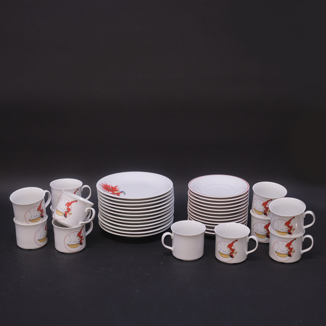 ANNA STENBERG. KAFFESERVIS, "TOMTEJUL", RÖRSTRAND, 36 DELAR.