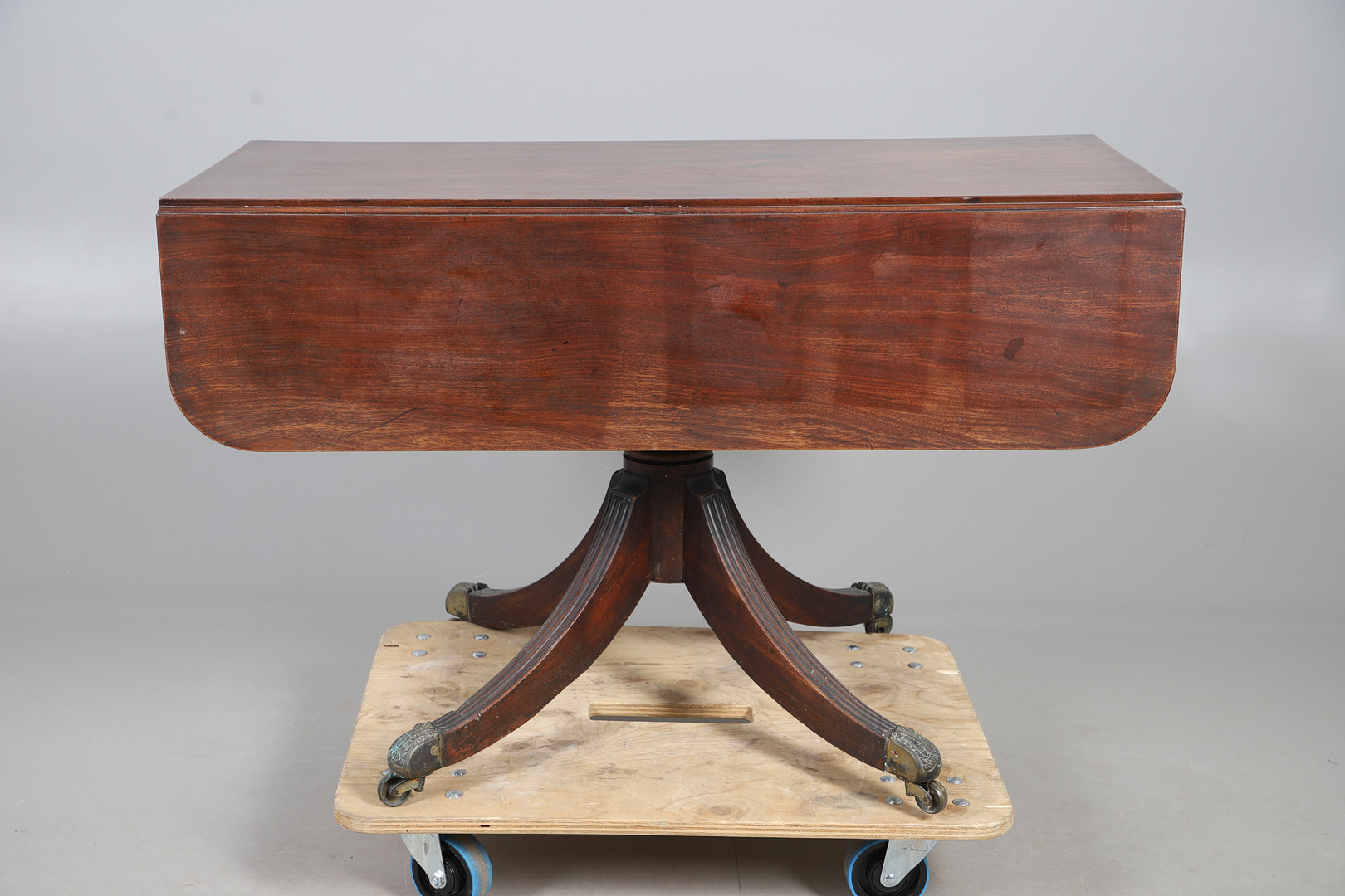 A REGENCY MAHOGANY PEMBROKE TABLE.
