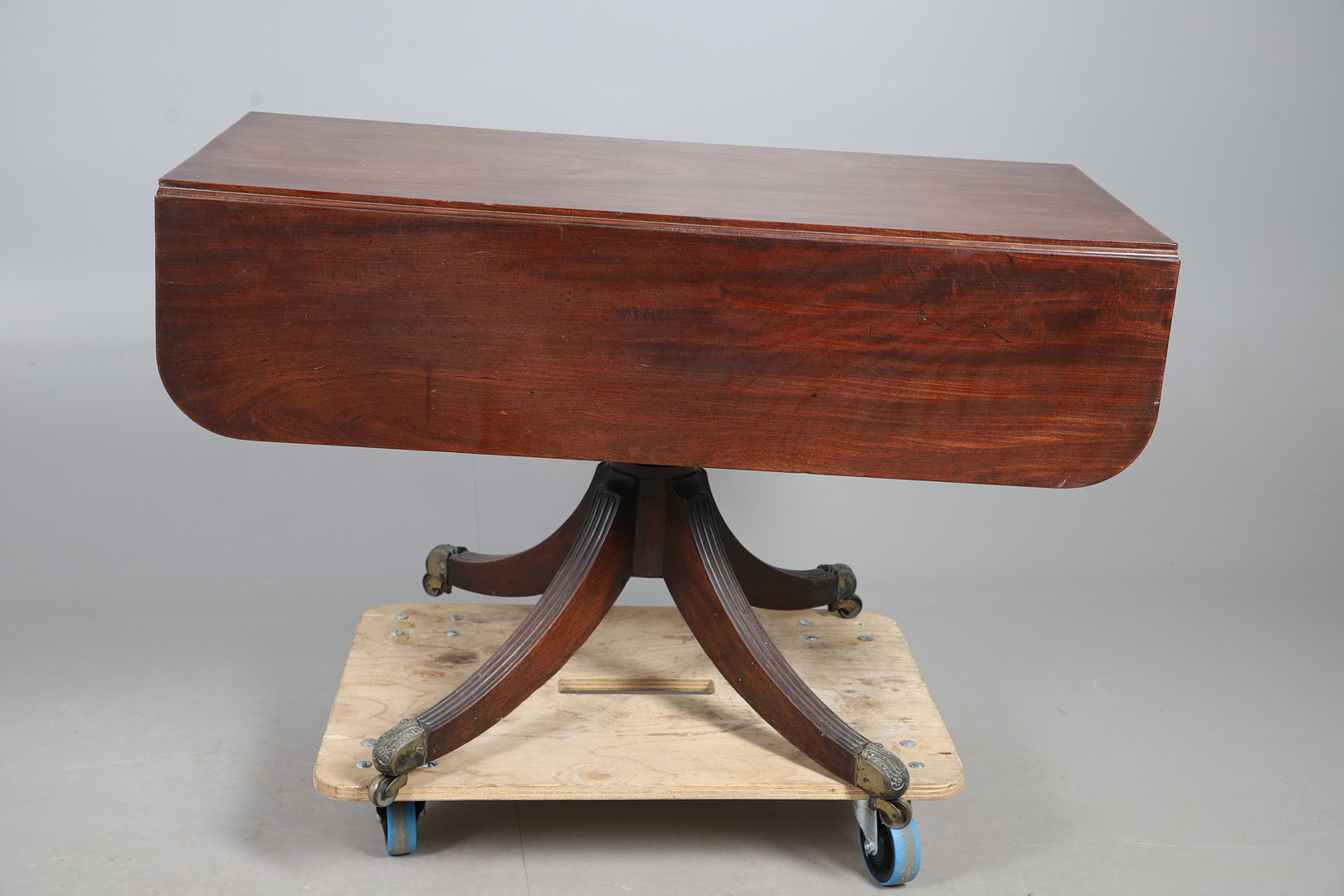 A REGENCY MAHOGANY PEMBROKE TABLE.