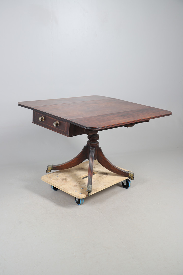 A REGENCY MAHOGANY PEMBROKE TABLE.