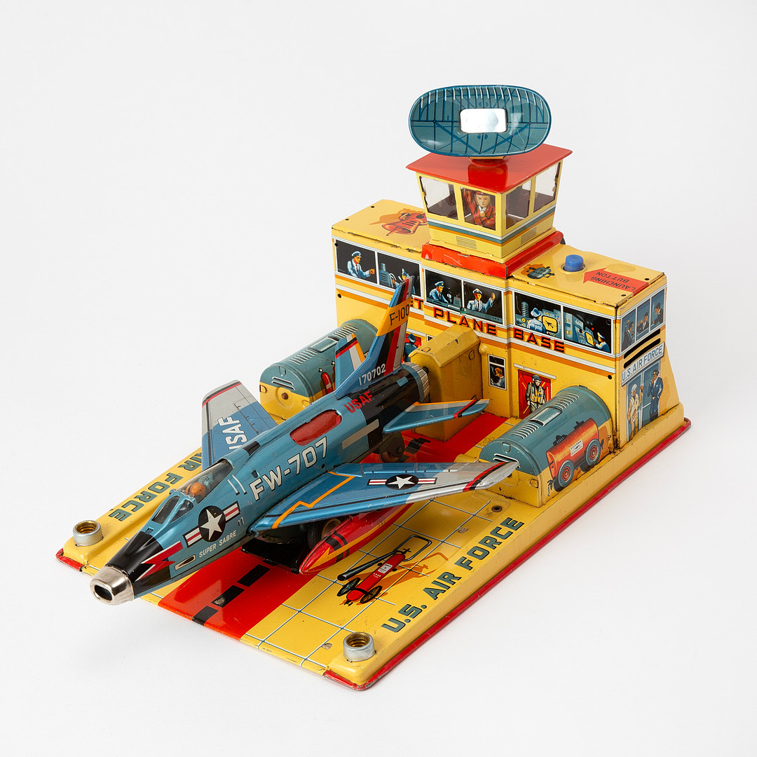 YONEZAWA. "Jet Plane Base", litograferad plåt, Japan, 1900-talets mitt.