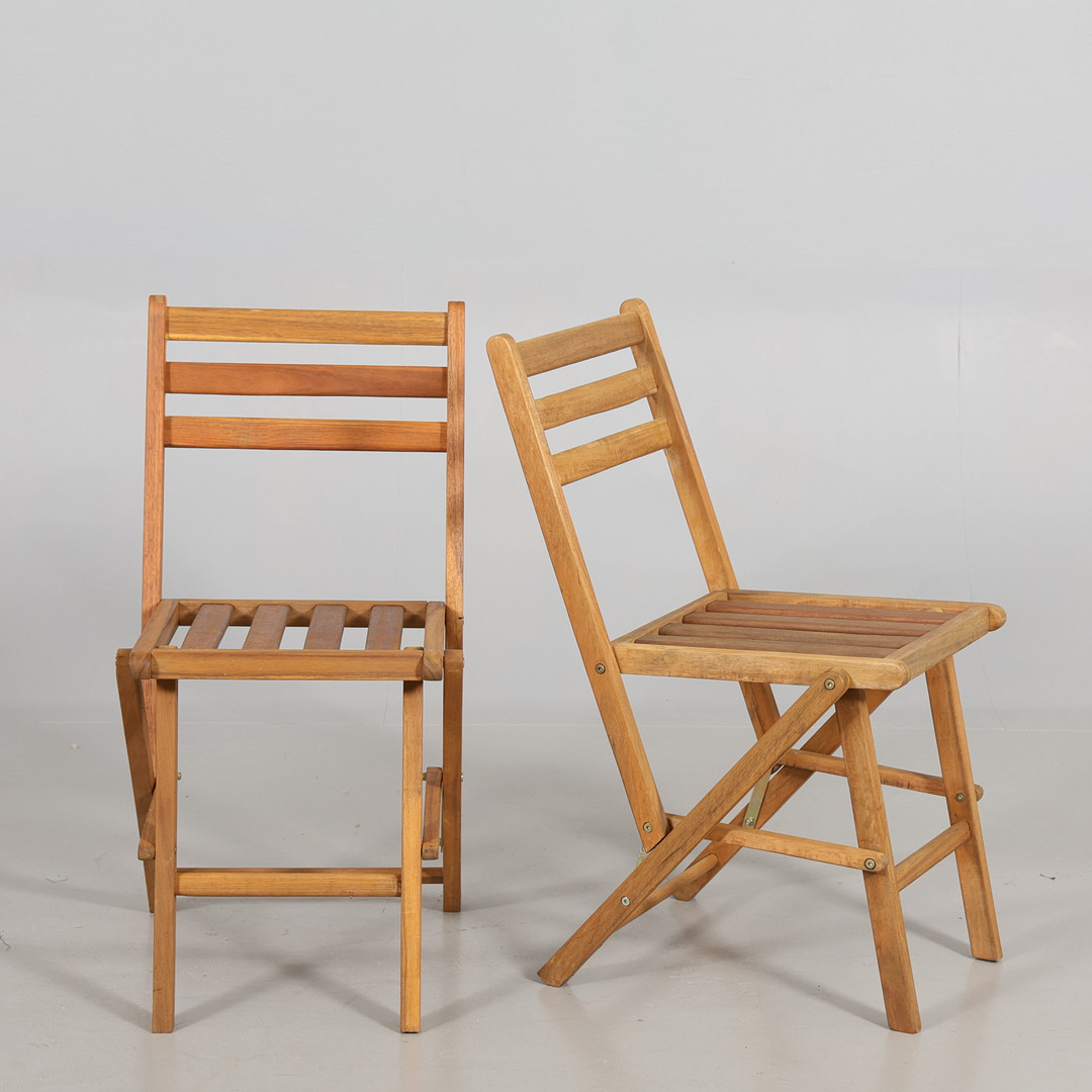 VIKSTOLAR, ett par, teak.