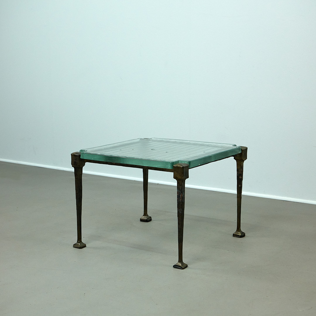LOTHAR KLUTE. im Stil von. Couchtisch / Beistelltisch, Bronze, Glas, Deutschland.