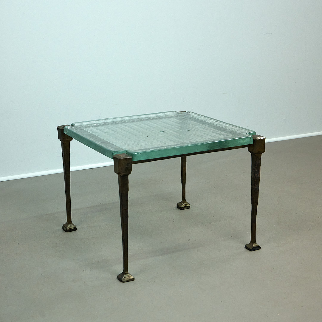 LOTHAR KLUTE. im Stil von. Couchtisch / Beistelltisch, Bronze, Glas, Deutschland.