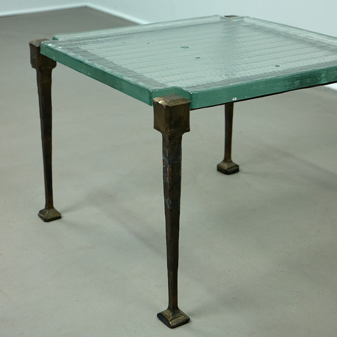 LOTHAR KLUTE. im Stil von. Couchtisch / Beistelltisch, Bronze, Glas, Deutschland.