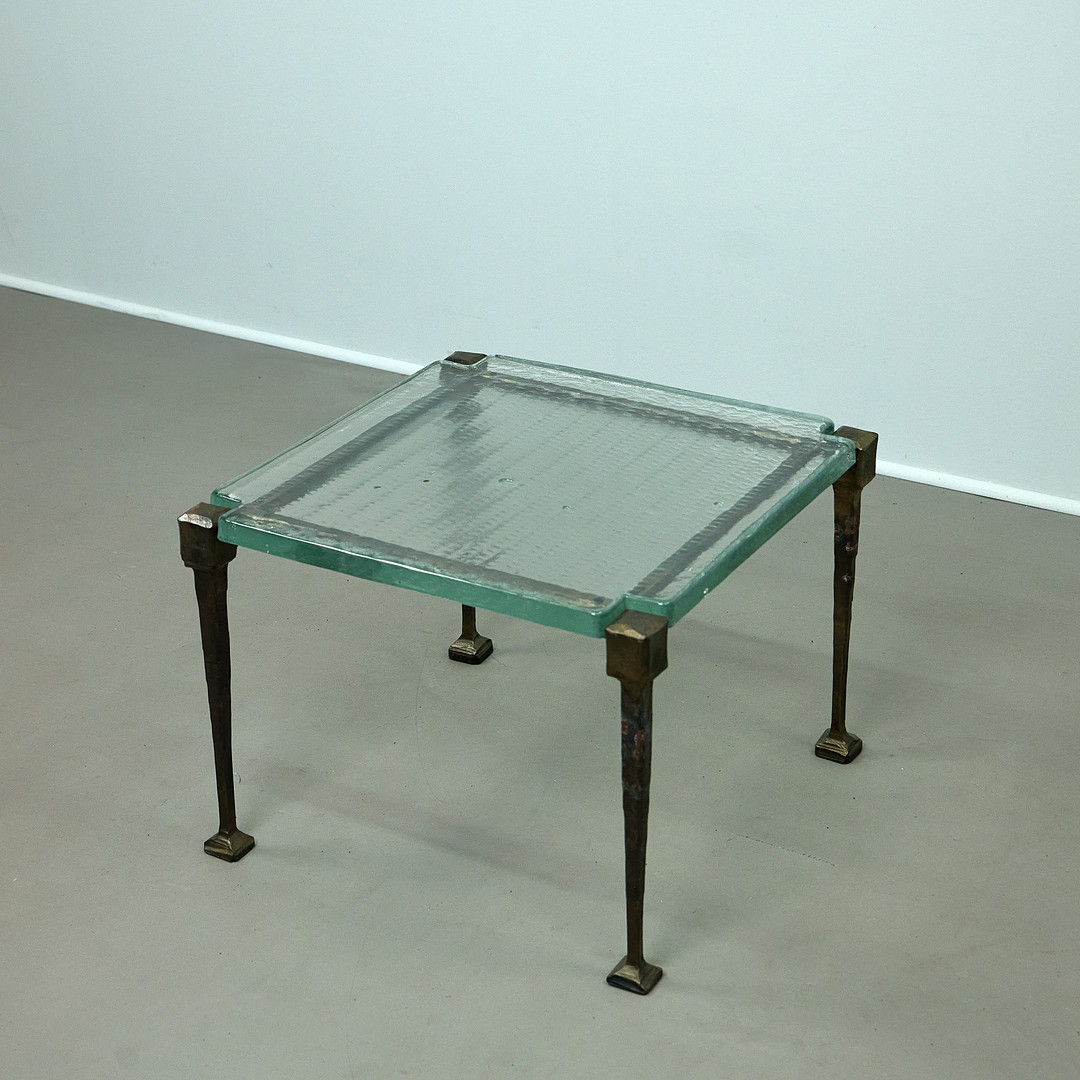LOTHAR KLUTE. im Stil von. Couchtisch / Beistelltisch, Bronze, Glas, Deutschland.