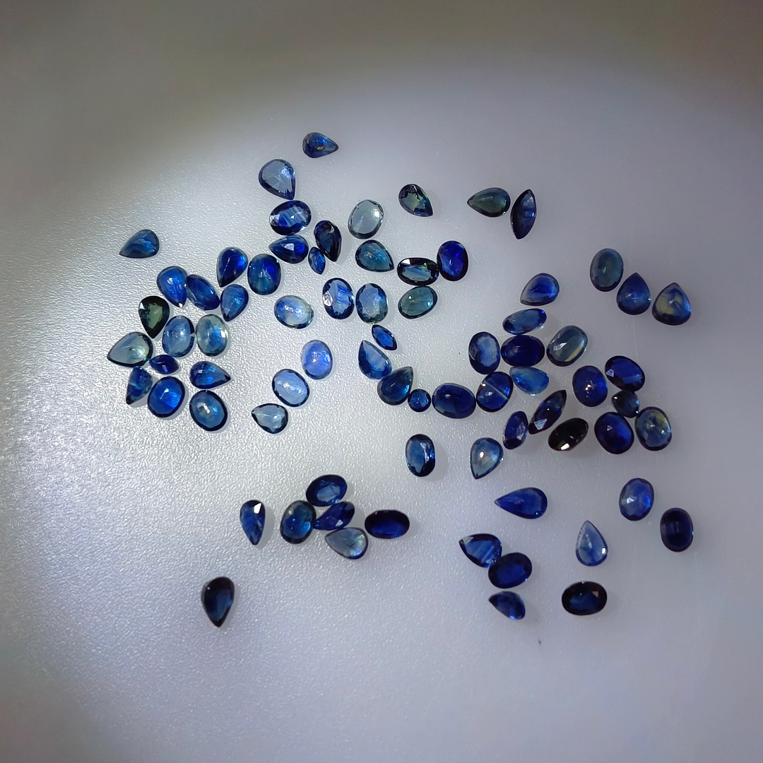KONVOLUT LOSE SAPHIRE - 75 STÜCK, INSGESAMT 14,75 CT.
