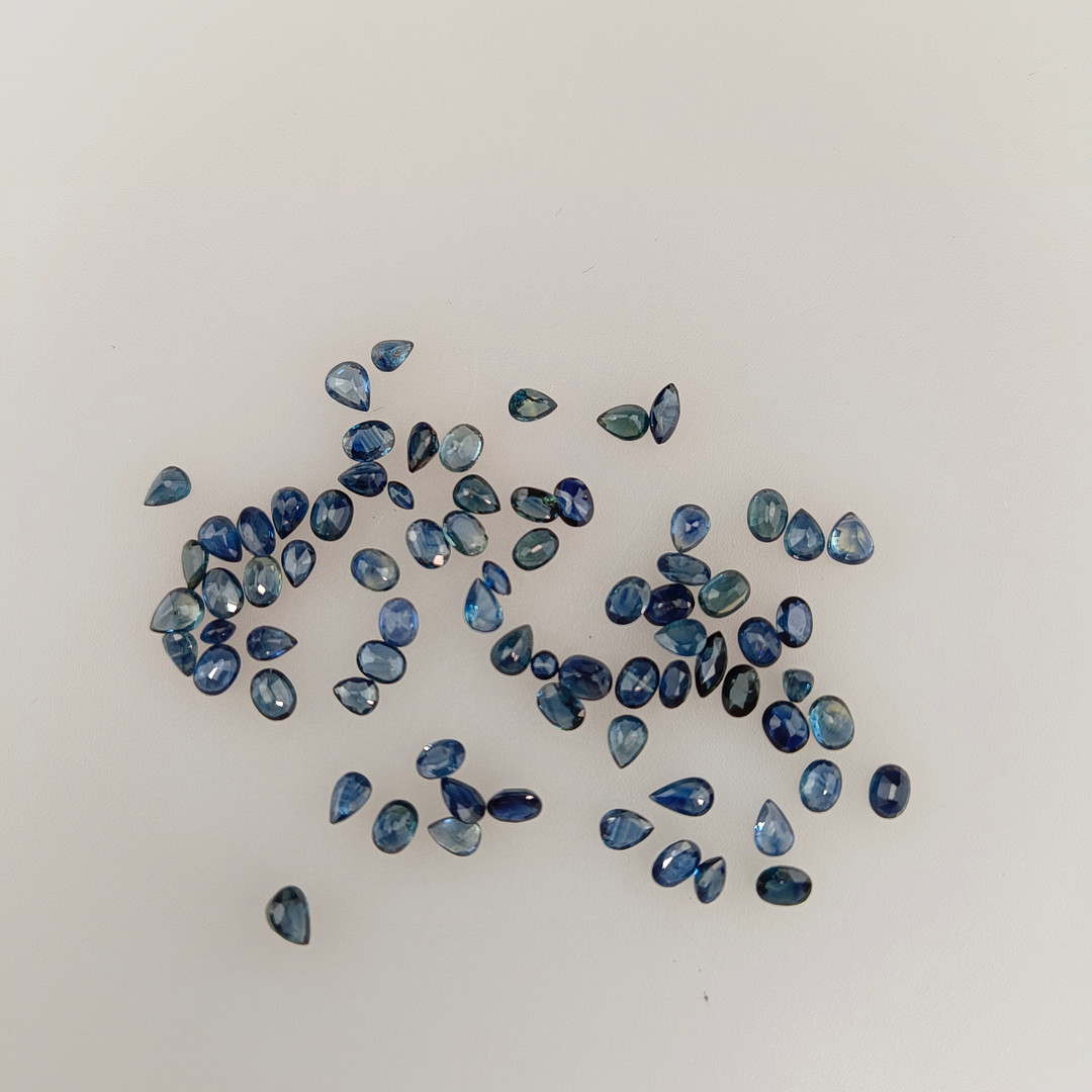 KONVOLUT LOSE SAPHIRE - 75 STÜCK, INSGESAMT 14,75 CT.