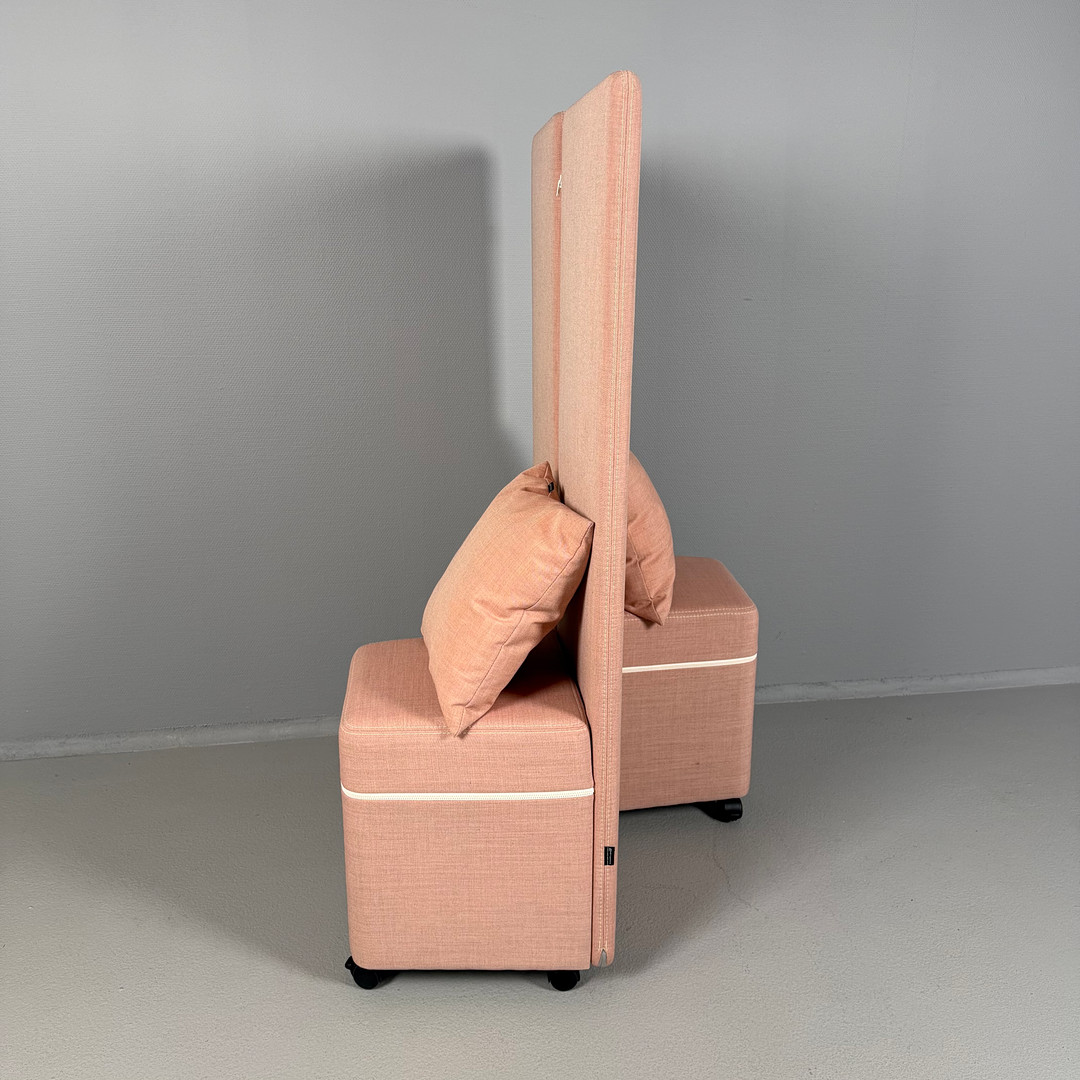 RUMSAVDELARE/ SITTMÖBEL, 2 dlr, Götessons, "Connection Seat".