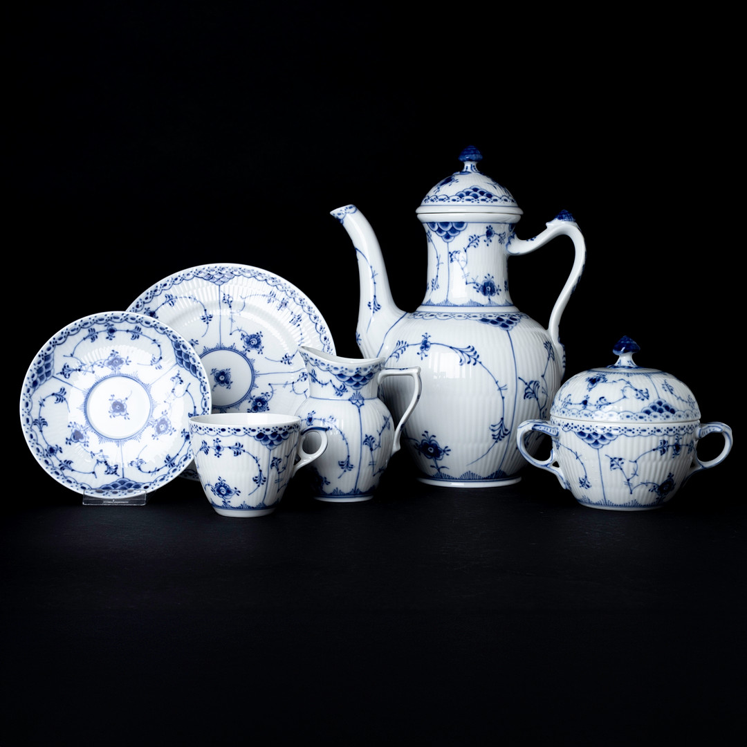 KAFFESERVIS, 27 delar, porslin, "Musselmalet", Royal Copenhagen, Danmark.