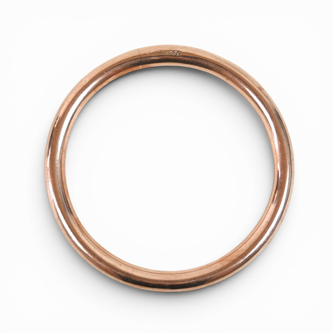 A 9CT GOLD BANGLE.