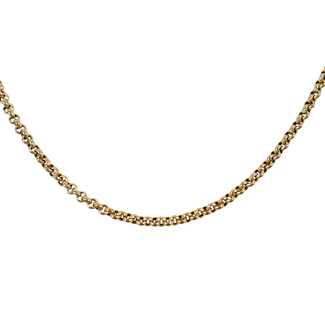 A LONG 9CT GOLD NECKLACE.