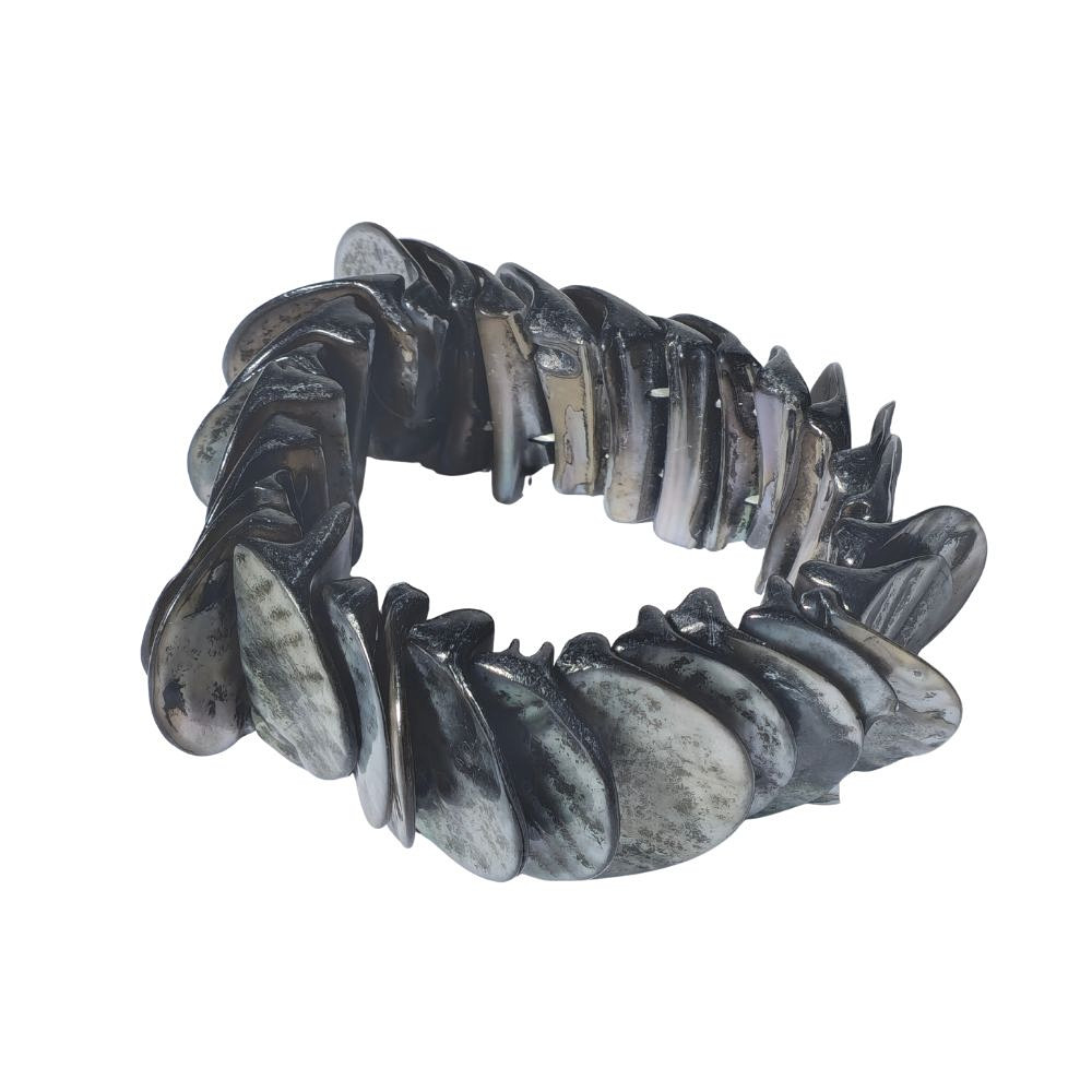Pulsera elástica de nácar.