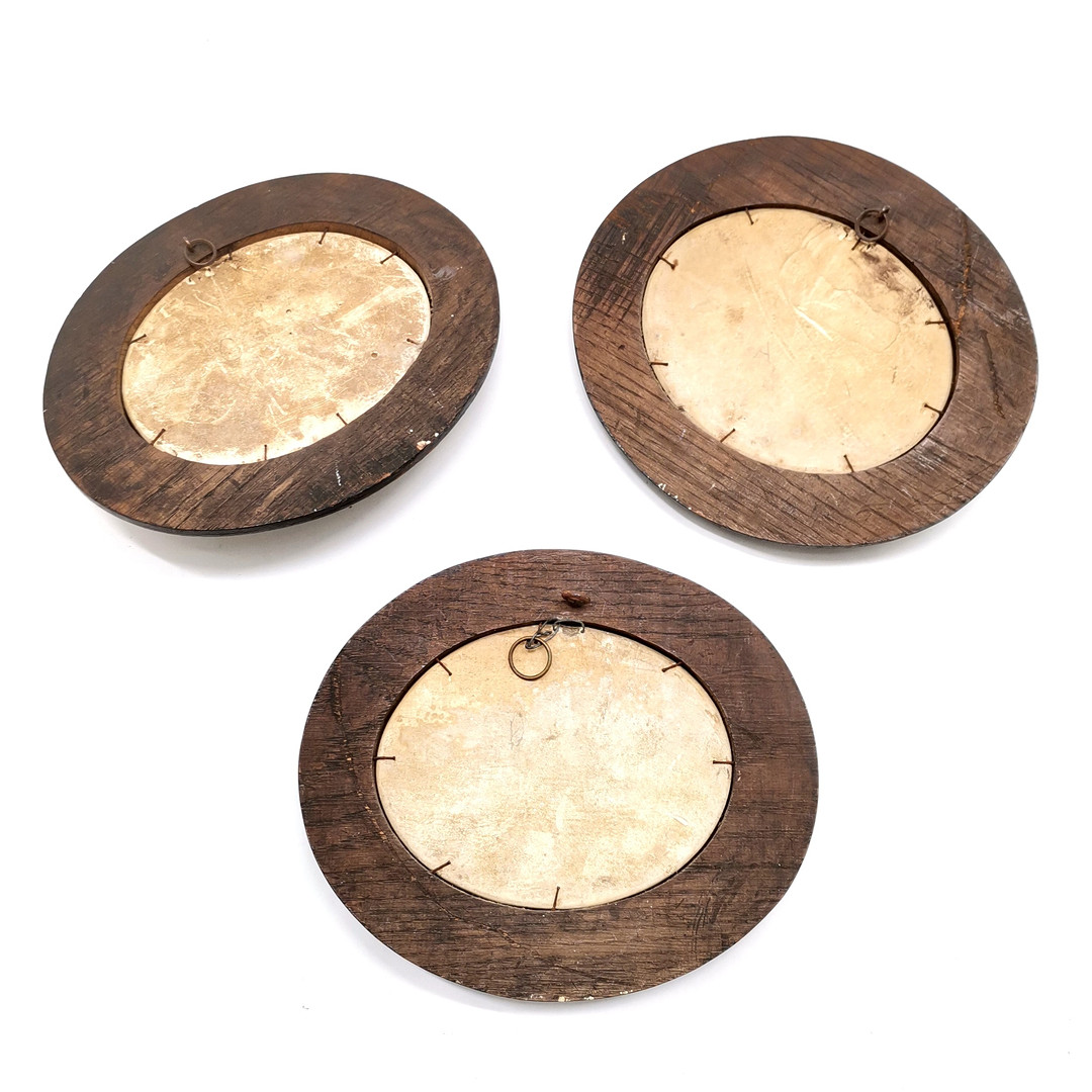 ANTIQUE OVAL OAK FRAMED RELIEFS OF PUTTI.