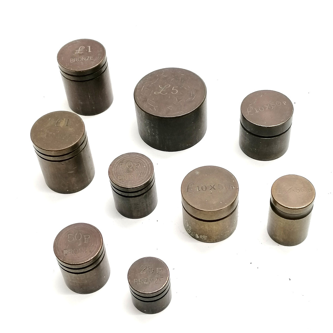 QTY OF COIN WEIGHTS FROM 25P BRONZE UP TO £5.