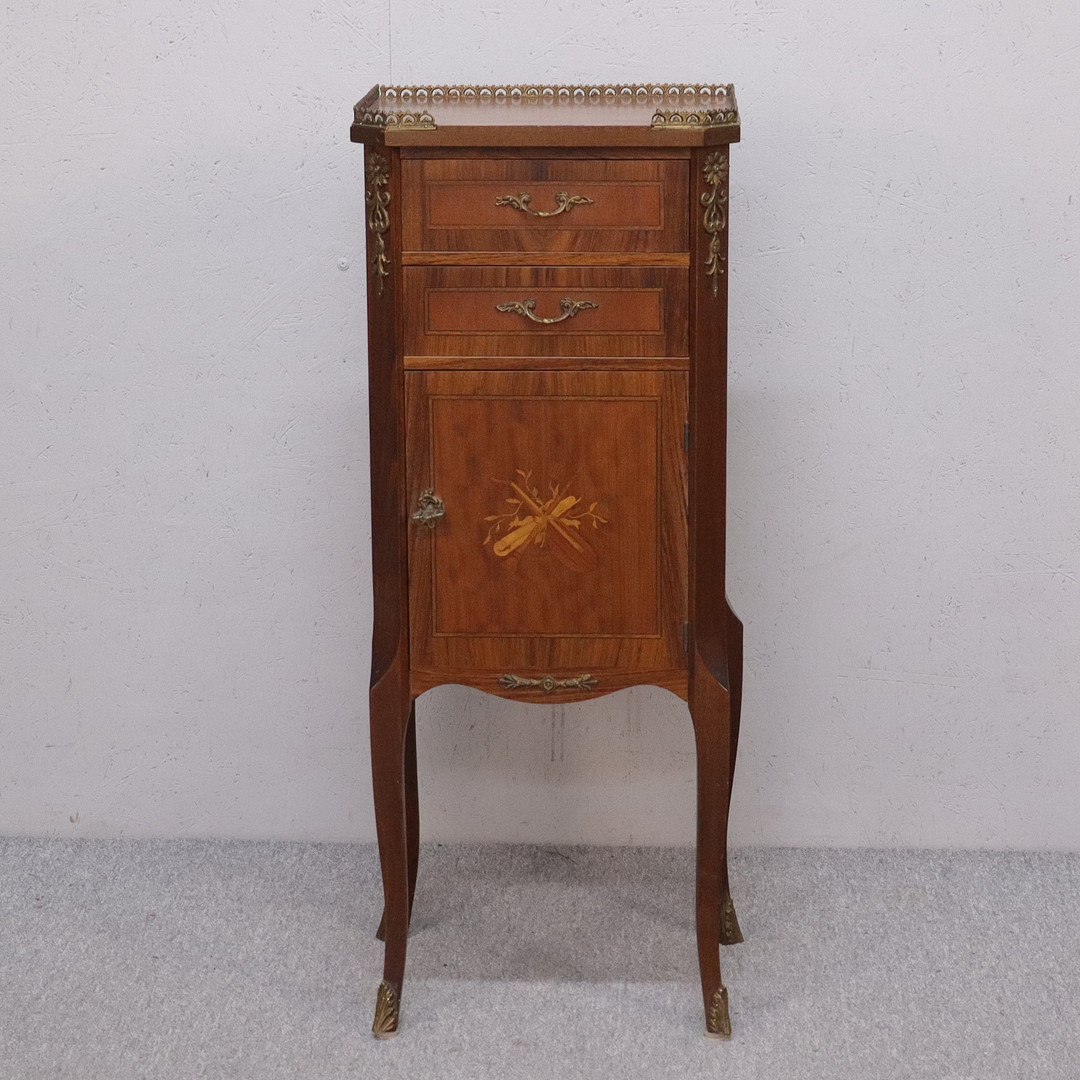LAMPBORD / BYRÅ, Louis XVI-stil, 1900-tal.
