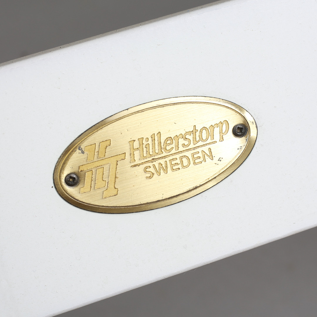 TRÄDGÅRDSBÄNK, Hillerstorp, vitmålat trä, 1900-tal.