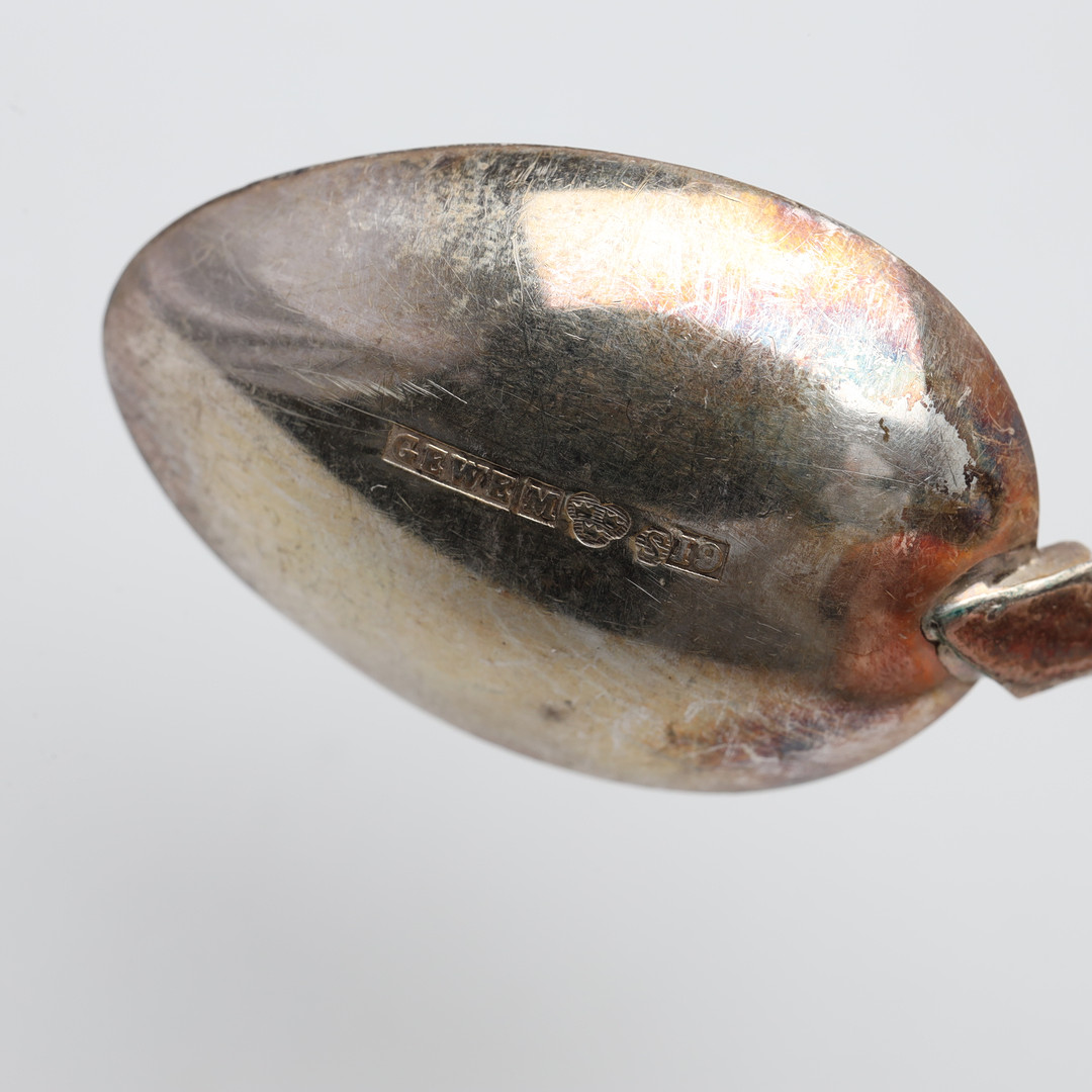 SILVERFÖREMÅL 8 delar vikt ca 75 gram.