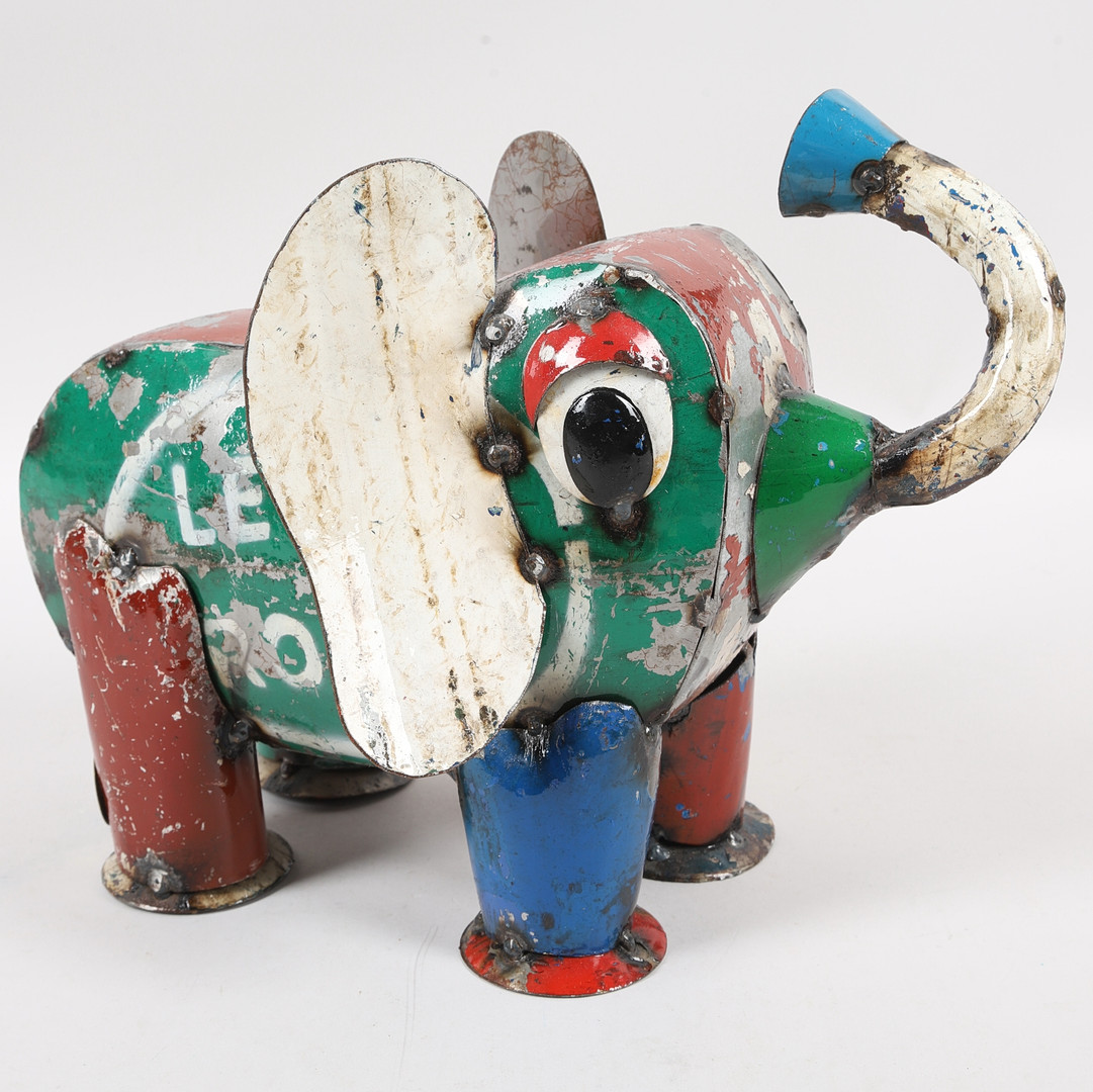 AARON JACKSON. Skulptur, elefant, skrotkonst, samtida, ee-i-ee-i-o.