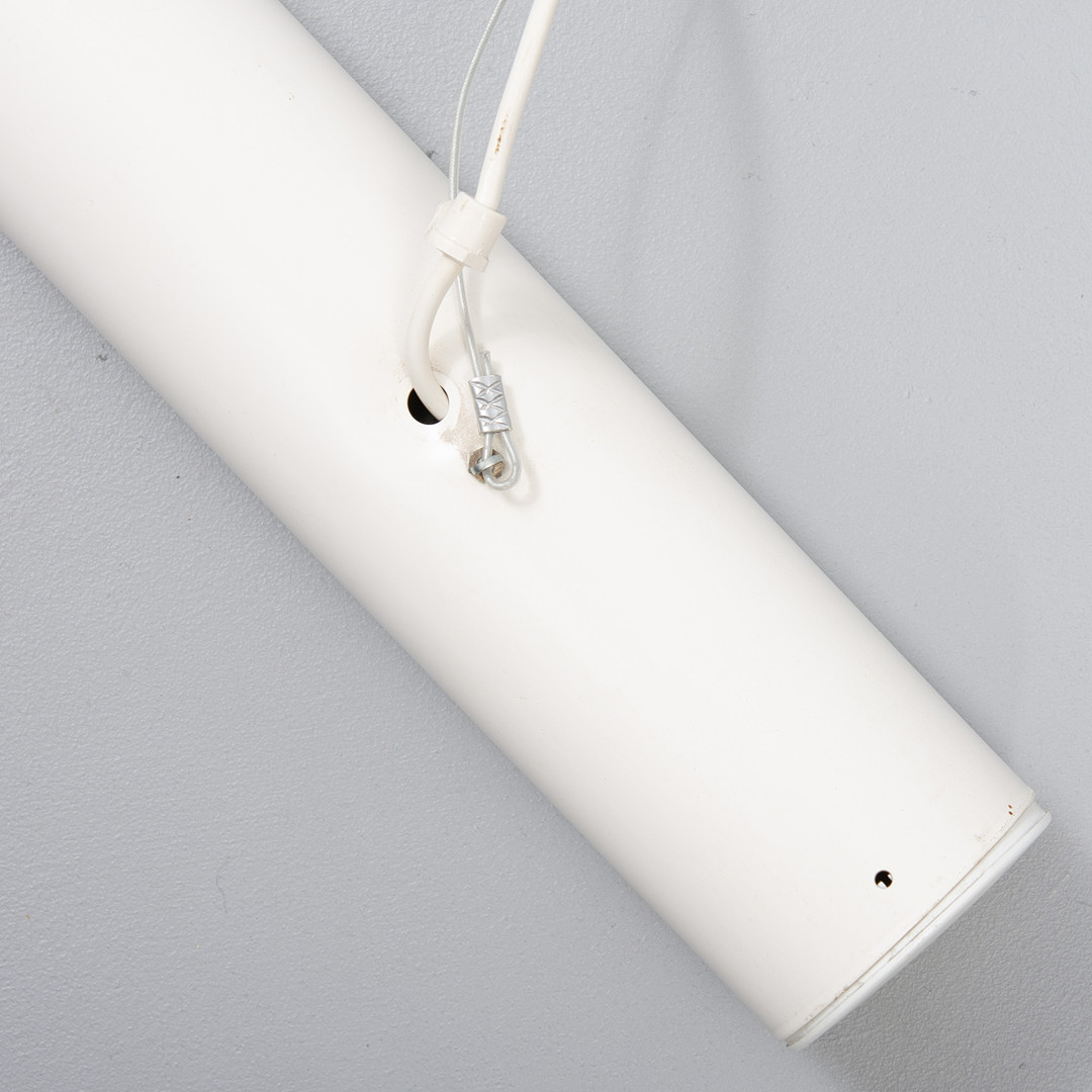 OLE PLESS JØRGENSEN. 'Pipeline', loftlampe af hvidlakeret metal, Fremstillet hos Nordisk Solar. Danmark, 1980'erne.