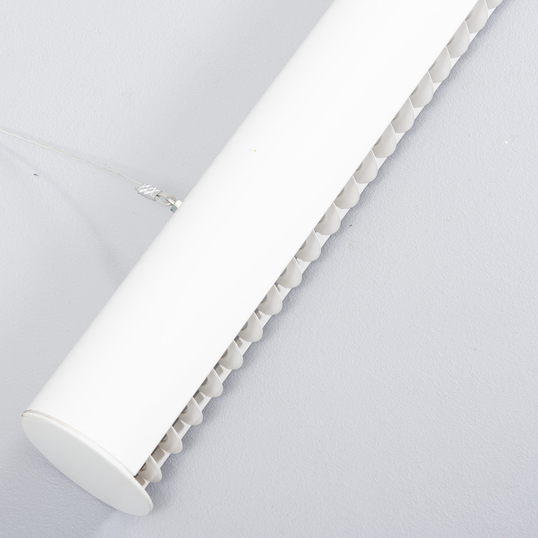 OLE PLESS JØRGENSEN. 'Pipeline', loftlampe af hvidlakeret metal, Fremstillet hos Nordisk Solar. Danmark, 1980'erne.