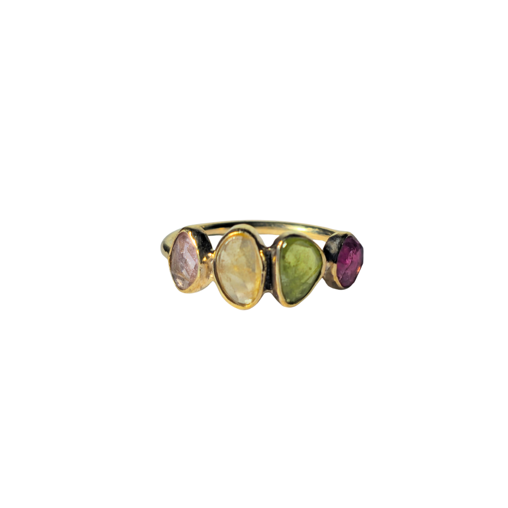 Anillo en plata bañado en oro con turmalinas.