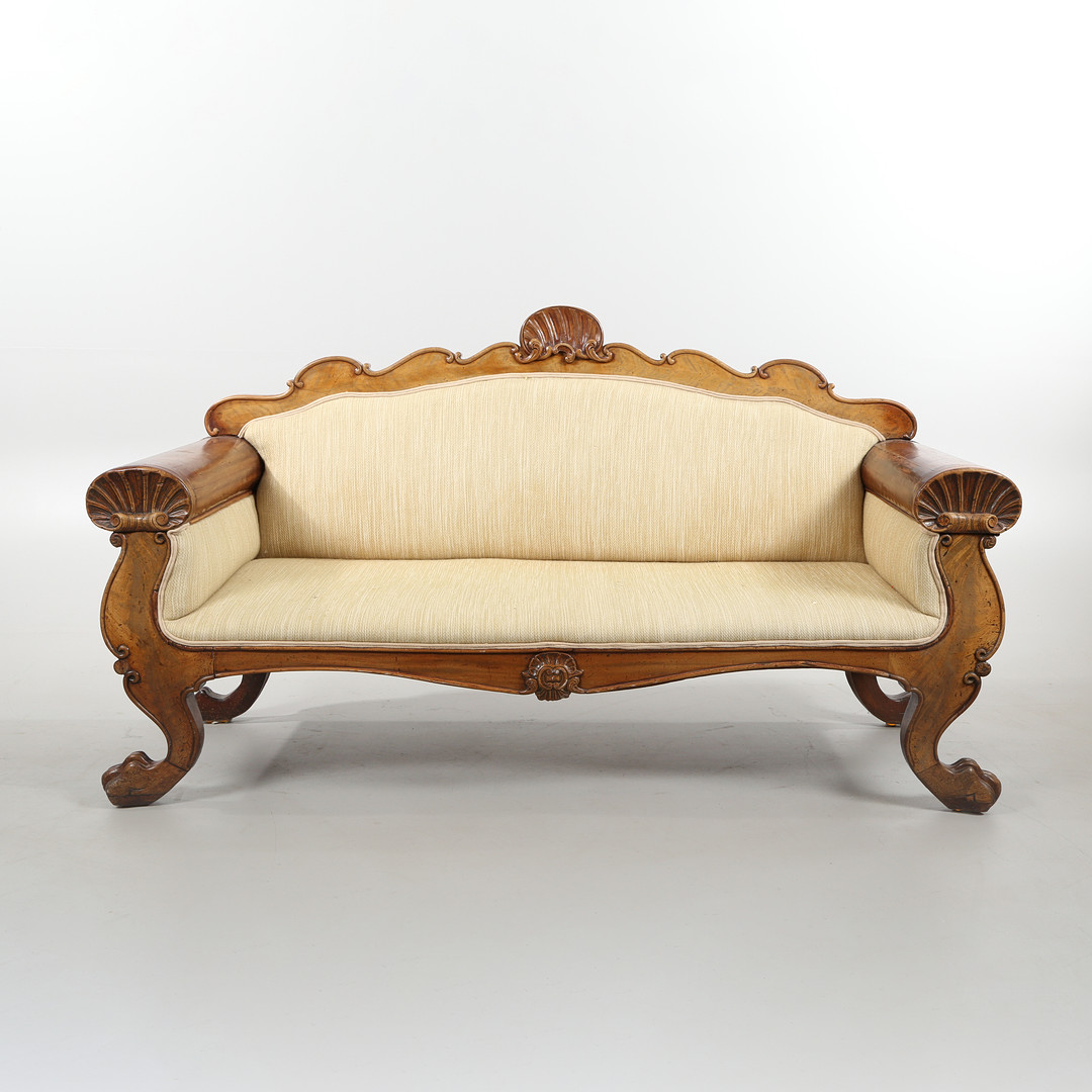 Nyrokoko sofa af udskåret valnød, 1800-tallets sidste halvdel.