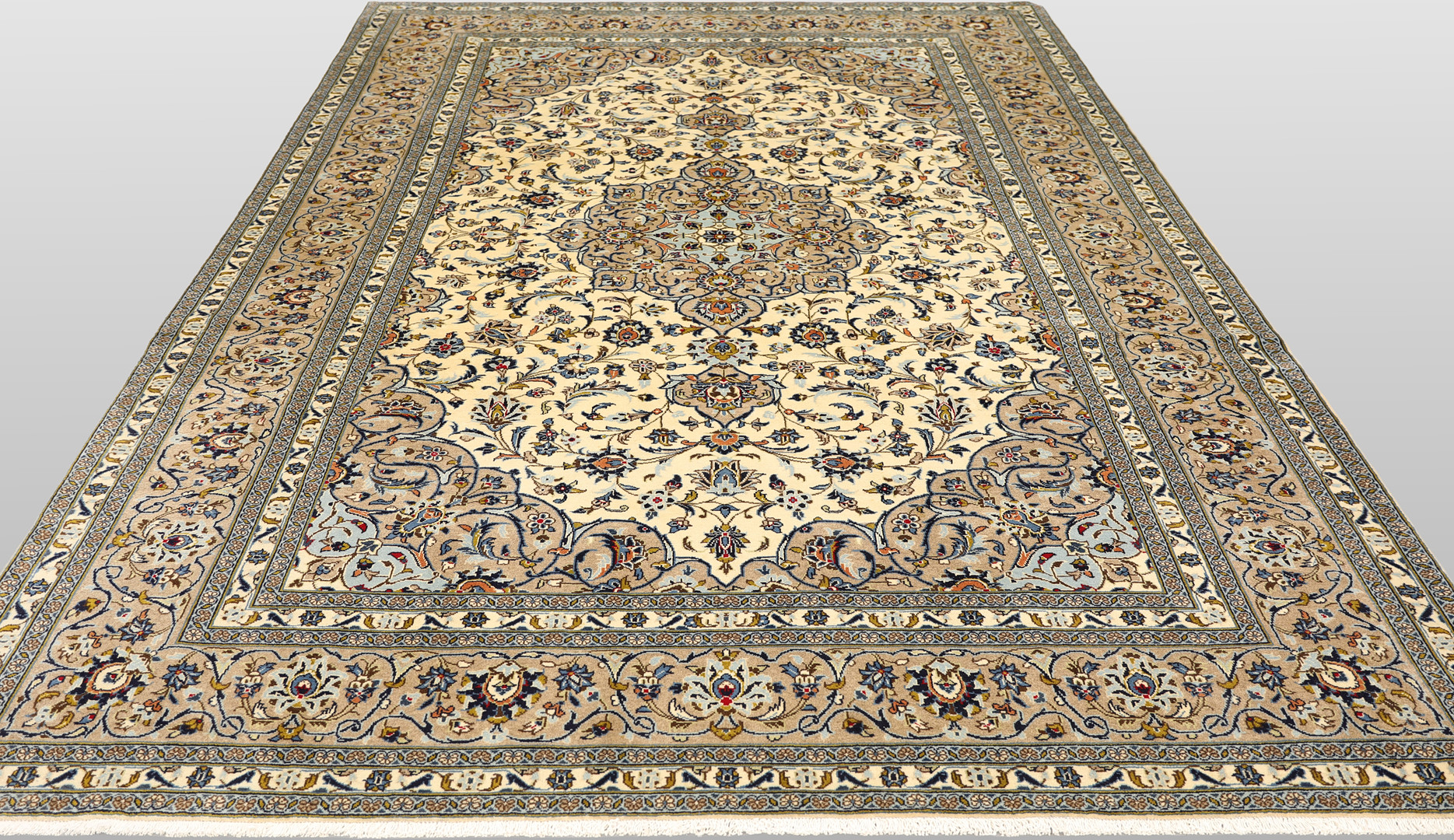 ORIENTMATTA. Ljus Keshan fine, 363 x 245 cm.