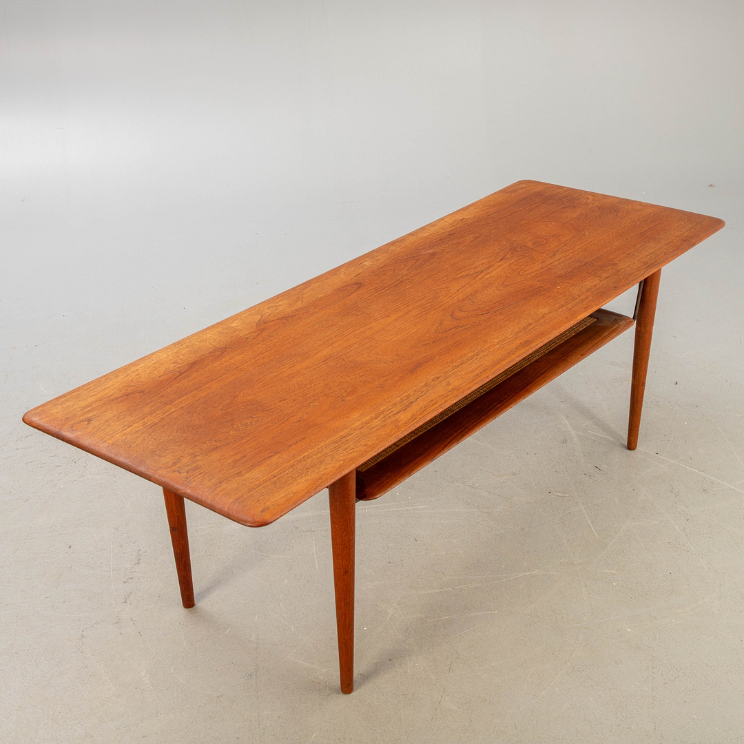 PETER HVIDT UND ORLA MOLGAARD-NIELSEN. France & Son, Couchtisch, Modell 'FD 516', Teak, Rattan, Messing, Dänemark, 1956.