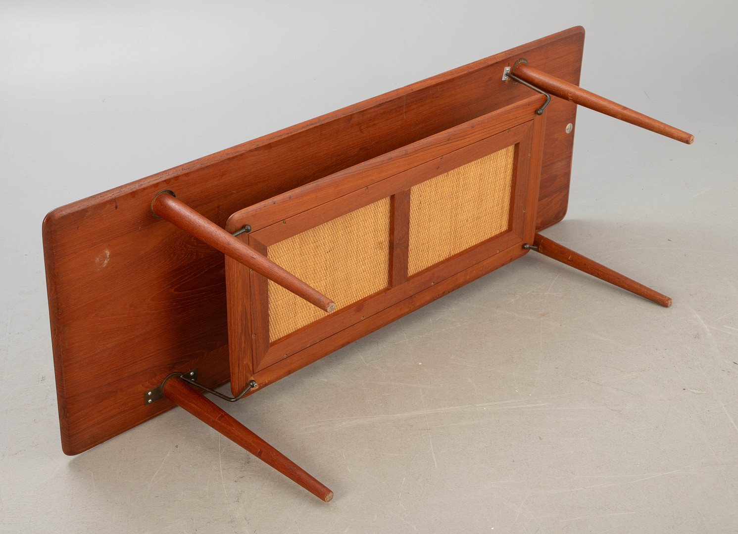 PETER HVIDT UND ORLA MOLGAARD-NIELSEN. France & Son, Couchtisch, Modell 'FD 516', Teak, Rattan, Messing, Dänemark, 1956.