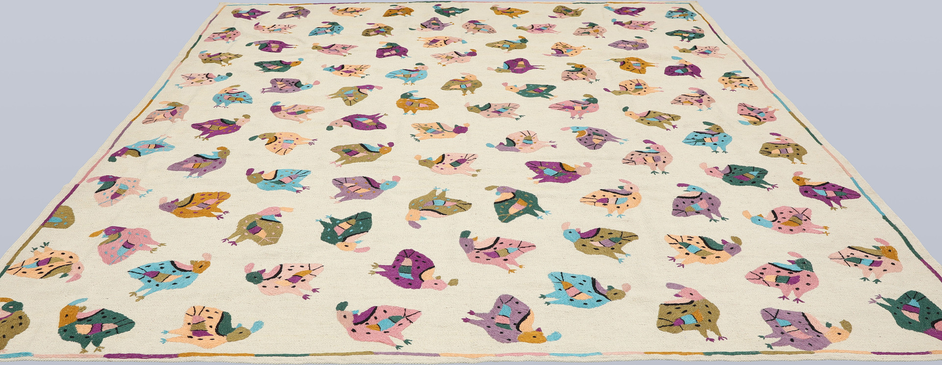 ORIENTMATTA. Kelim med handbroderad dekor av rapphöna, 288 x 249 cm.