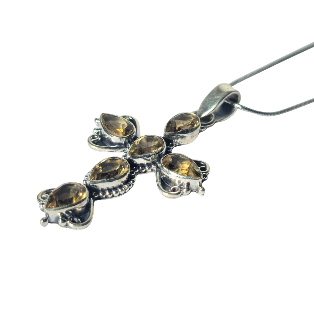 Cadena en plata y colgante en cruz con citrinos.