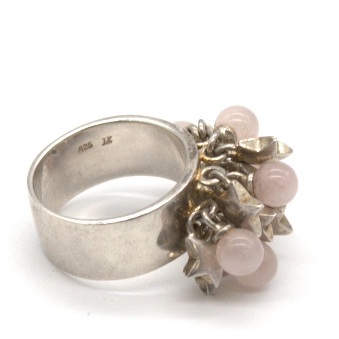 JHON HARDY. JHON HARDY DESIGNER-RING MIT SIGNATUR; STERLING SILBER 925 MIT ROSENPERLEN-ELEMENTEN.