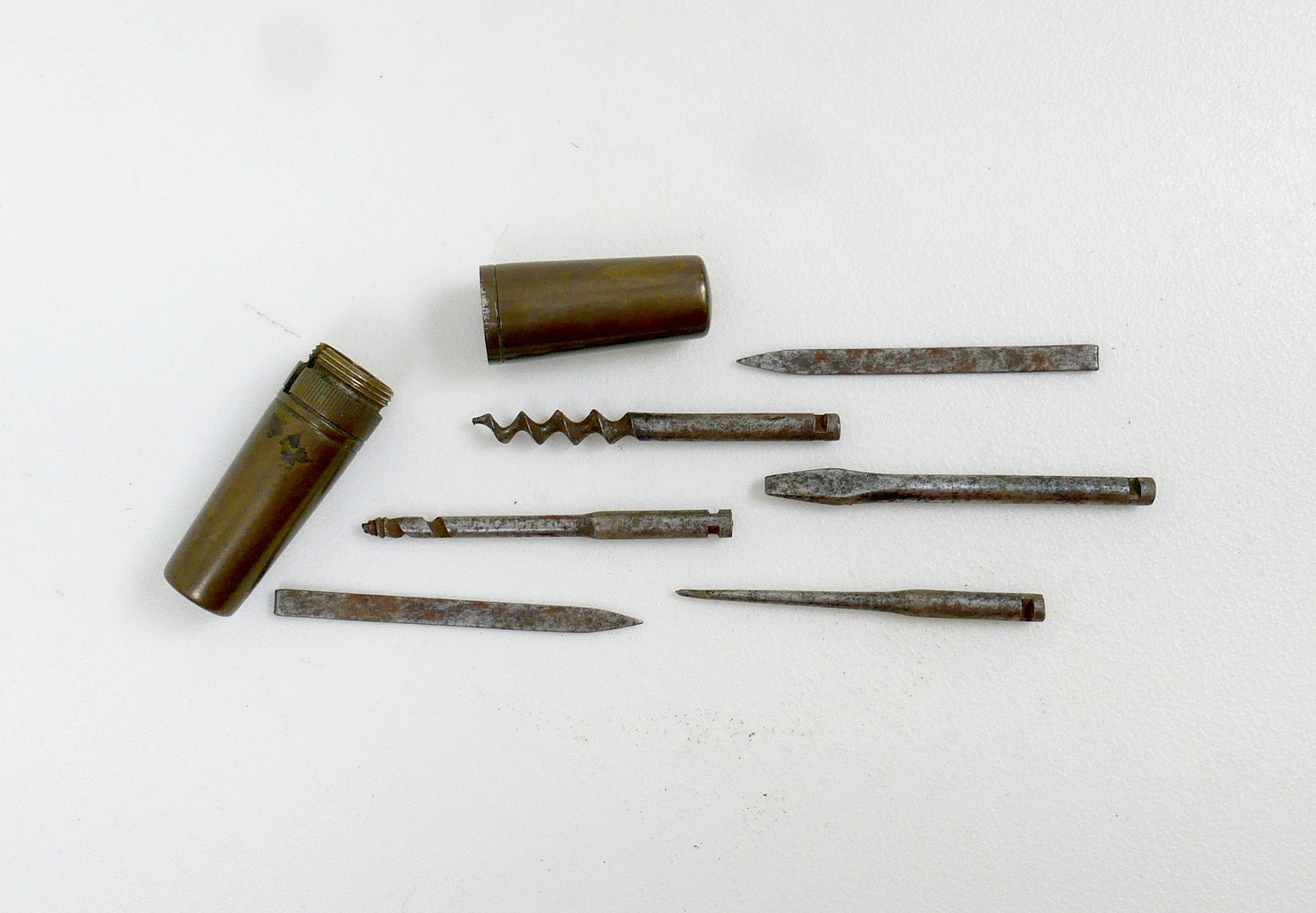 FIVE EARLY-MID 20TH CENTURY COLLECTABLES.